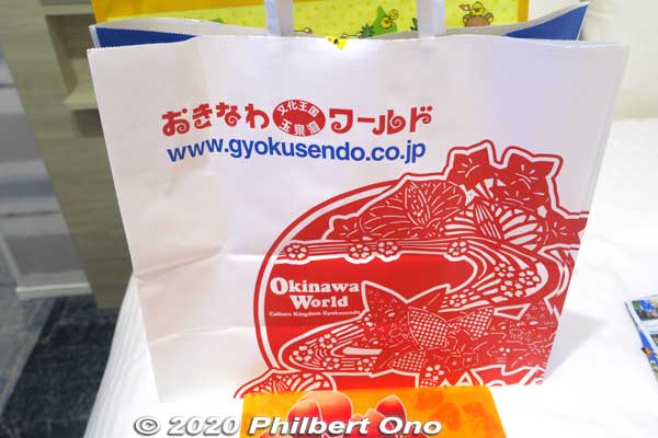 Gift shop bag. [url=https://www.gyokusendo.co.jp/okinawaworld/en/]https://www.gyokusendo.co.jp/okinawaworld/en/[/url]
Keywords: okinawa nanjo world