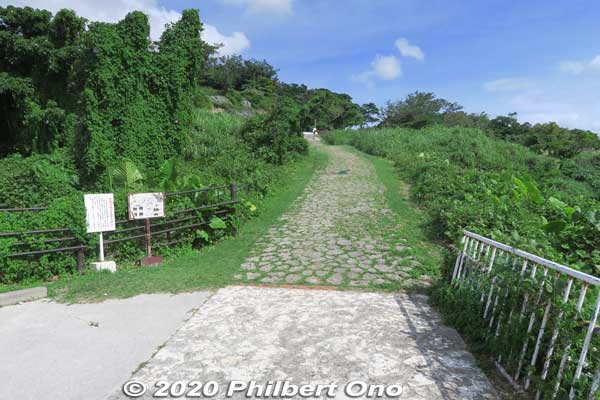 Historic cobblestone path part of the way up. Excavated in 2006.
Keywords: okinawa urasoe castle