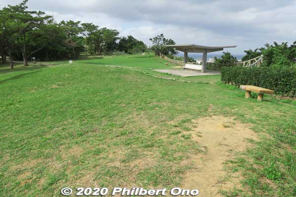 Urasoe Castle and Hacksaw Ridge is a peaceful place. The hill extends for about 400 meters in length.
Keywords: okinawa urasoe castle hacksaw ridge