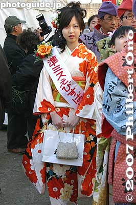 Miss Ebisu-bashi Runner-up
Keywords: osaka naniwa-ku imamiya ebisu shrine festival matsuri kimono woman