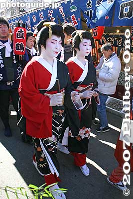 Geisha
Keywords: osaka naniwa-ku imamiya ebisu shrine festival matsuri kimono geisha