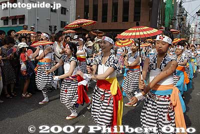花傘
Keywords: osaka tenjin matsuri festival procession umbrella dance