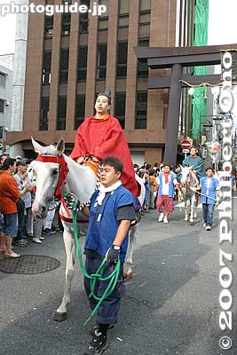 Shrine priest
Keywords: osaka tenjin matsuri festival procession horse