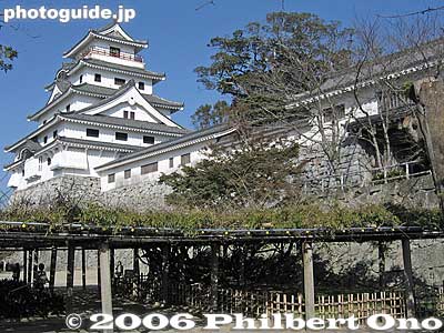 Wisteria bed and castle tower
Keywords: saga prefecture karatsu castle