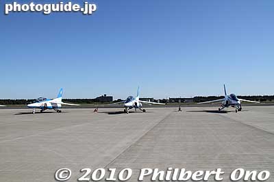 Blue Impulse jets parked front and center.
Keywords: saitama sayama iruma air base show festival military self-defense force jets airplanes
