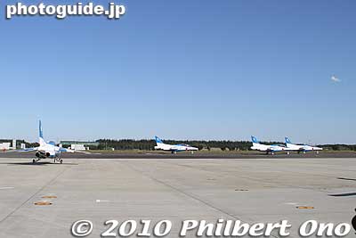 Blue Impulse head for the runway at Iruma Air Base.
Keywords: saitama sayama iruma air base show festival military self-defense force jets airplanes blue impulse aerobatics 