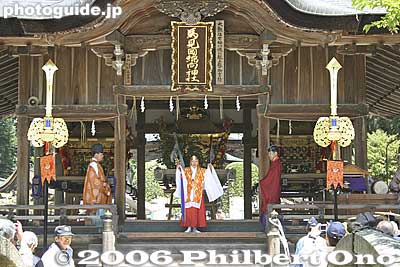 Ceremony at the shrine
Keywords: shiga hino-cho matsuri festival float