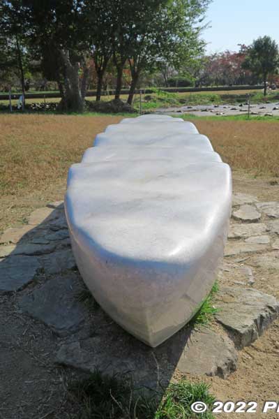 Wavy bench surface. Looks like marble, but not sure what type of stone it is.
Keywords: shiga nagahama lake biwa rowing song biwako shuko no uta monument