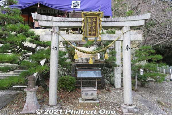 Right-side torii at Tsukubusuma Shrine .
Keywords: shiga nagahama Lake Biwa Chikubushima Tsukubusuma Shrine