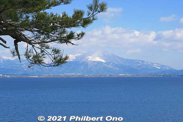 Mt. Ibuki as seen from Chikubushima.
Keywords: shiga nagahama Lake Biwa Chikubushima biwakobest