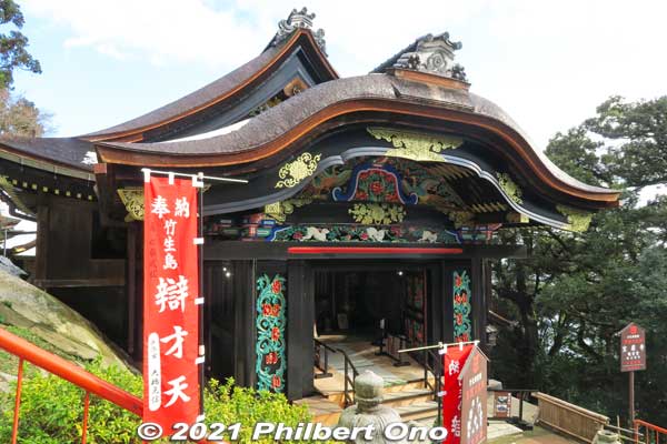 Keywords: shiga nagahama Lake Biwa Chikubushima Hogonji karamon gate japantemple