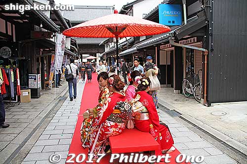 Keywords: shiga nagahama shusse matsuri festival kimono ladies women