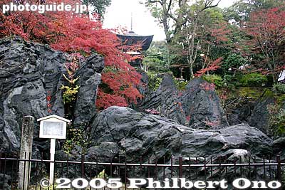The stone in fall.
Keywords: shiga otsu ishiyama-dera buddhist temple