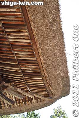 Thatch roof of Romon Gate.
Keywords: shiga ryuo-cho ryuou namura shrine jinja