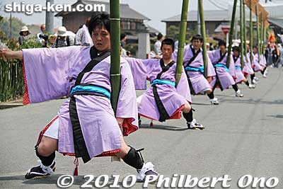 Shichikawa Matsuri's yakko-furi dance is a Shiga Prefecture Intangible Folk Cultural Property. 滋賀県選択無形民俗文化財
Keywords: shiga takashima shichikawa matsuri5 festival shigabestmatsuri