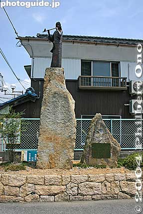 Tiger Princess statue outside the Torahime Station
Keywords: shiga nagahama torahime-cho town tiger princess JR train station hokuriku main line