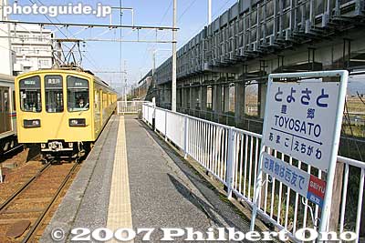 Toyosato Station platform.
Keywords: shiga toyosato train station ohmi railways