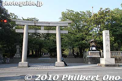 Mishima Taisha Shrine in Shizuoka Pref. This is the main torii. Townsend Harris, US consul to Japan, visited here when he was on his way to Tokyo from Shimoda.
Keywords: shizuoka mishima taisha japanshrine shinto 