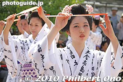 Keywords: shizuoka shimada shimada-ryu geisha hairstyle women dancers festival matsuri 