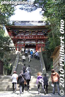 Kunozan Toshogu Shrine was built 19 years before the famous Nikko Toshogu Shrine (Tochigi Prefecture) which is where Ieyasu was reburied. According to his will, Ieyasu wanted to be buried on Kunozan. Before the shrine, there was a temple and a castle here
Keywords: shizuoka nihondaira 