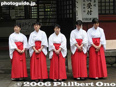 Shrine maidens 巫女
Keywords: tochigi nikko toshogu shrine spring festival