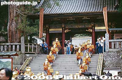 Warriors going through the Omote-mon Gate.
Keywords: tochigi nikko toshogu shrine spring festival