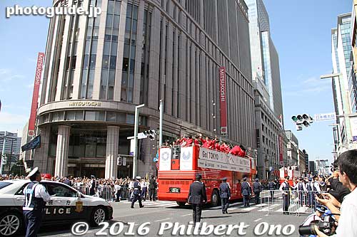 And there they go.
Keywords: tokyo chuo ginza nihonbashi Rio Olympic Paralympic medalists parade