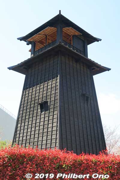 Fire Watchtower at the end of Shinkawa River in Edogawa-ku City in Tokyo. There originally was no such fire tower. Built here only as a tourist attraction. 火の見やぐら
Keywords: tokyo edogawa-ku shinkawa shin river cherry blossoms sakura flowers