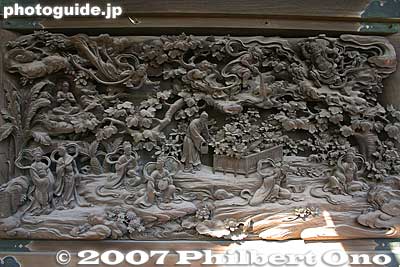 The first panel was completed in 1922. The carver, Kato^ Toranosuke, proposed that the remaining 9 panels be carved by renown woodcarvers living in Tokyo. A large keyaki panel was delivered to each of the nine carvers.
Keywords: tokyo katsushika-ku ward shibamata taishakuten temple wood carvings sculpture