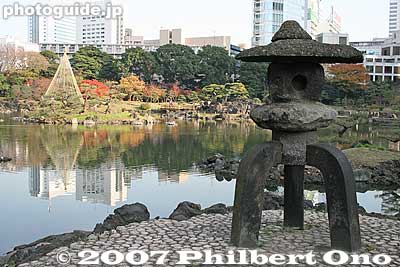 Yukimi Stone Lantern
Keywords: tokyo minato-ku ward kyu shiba rikyu garden trees pond stone lantern