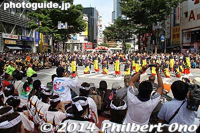 During the intermission at 2:25 pm, lively performances by young dancers were held in front of the 109 building. Young Dance Troupe (from Kagoshima) ヤング踊り連
Keywords: tokyo shibuya kagoshima ohara matsuri dancers festival