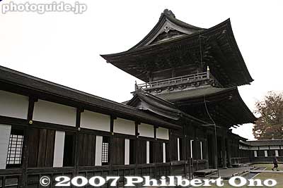 Corridor and Sanmon Gate
Keywords: toyama takaoka zen buddhist temple zuiryuji
